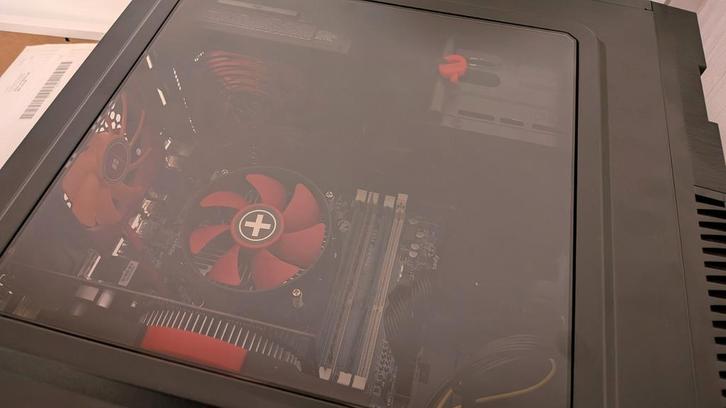 A vendre PC de bureau, Computers en Software, Desktop Pc's, Gebruikt, 3 tot 4 Ghz, SSD, 8 GB, Met videokaart, Ophalen