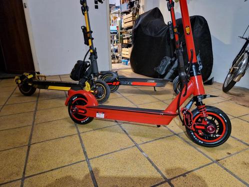 Elektrische step Ninebot Max G30 Ferrari 45km/h., Fietsen en Brommers, Steps, Zo goed als nieuw, Ophalen