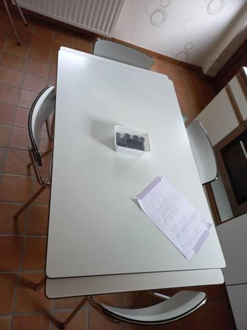 Table Formica vintage avec 4 chaises, 100 à 150 cm, Quatre personnes, Comme neuf, Enlèvement