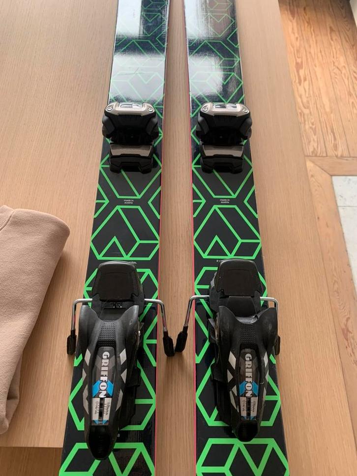 Black Crows Navis 185 freeride + Marker Griffon - Top état, Sports & Fitness, Ski & Ski de fond, Comme neuf, Skis, Enlèvement