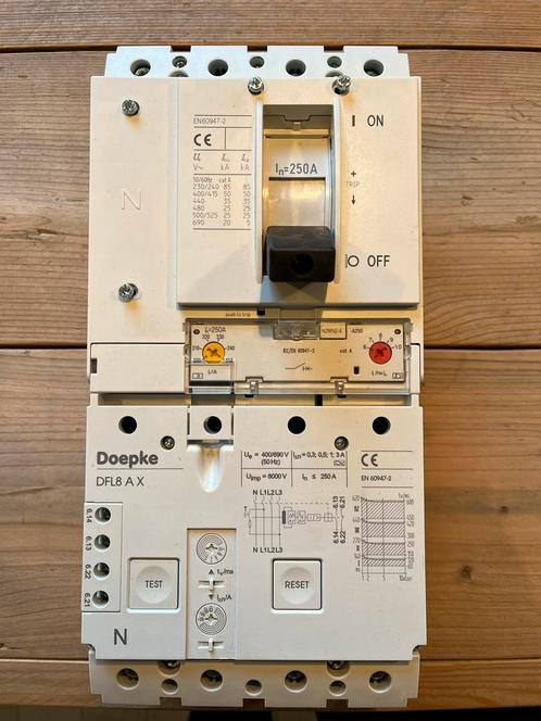 Circuit Breaker 250 A, Doepke DFL8 A X, 4p met differentieel, Bricolage & Construction, Électricité & Câbles, Neuf, Enlèvement