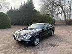 Mercedes e220 met trekhaak, Auto's, Mercedes-Benz, Automaat, Achterwielaandrijving, Zwart, Blauw