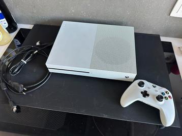Xbox One S 500GB in zeer goede staat met controller! beschikbaar voor biedingen