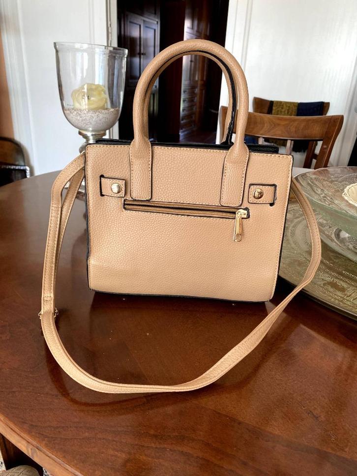 sac à main/bandoulière beige, Bijoux, Sacs & Beauté, Sacs | Sacs Femme, Comme neuf, Sac à main, Beige, Enlèvement ou Envoi