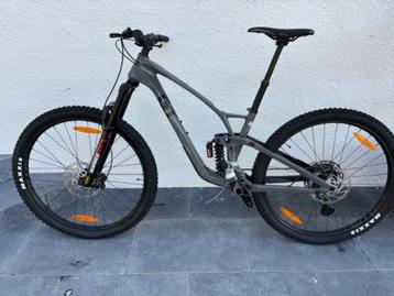 NIEUWE GT VOLLEDIG GEVEERDE MOUNTAINBIKE CARBON ELITE beschikbaar voor biedingen