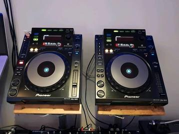 Pioneer CDJ 900 in prachtstaat met flightcases beschikbaar voor biedingen