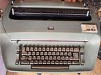 Machine à écrire avec étui