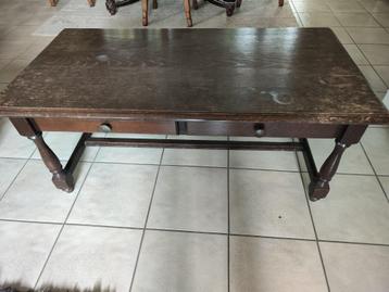antieke salontafel met 2 lades beschikbaar voor biedingen