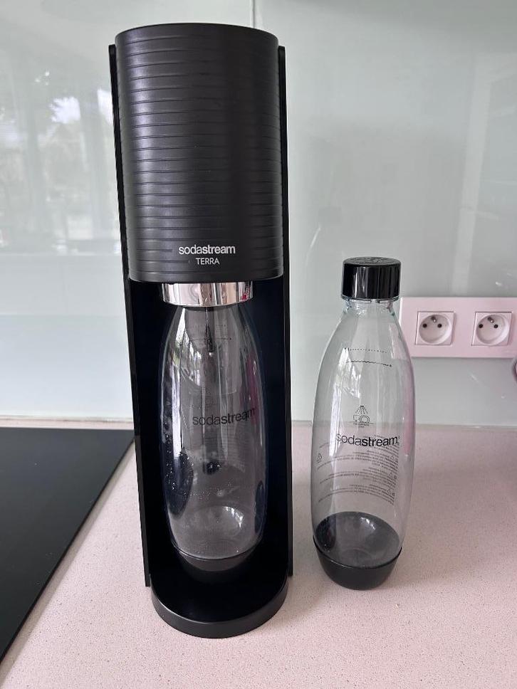 SodaStream Terra bruiswater toestel met 2 flessen, Elektronische apparatuur, Bruiswatermachines, Gebruikt, Ophalen