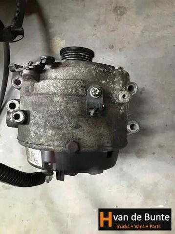 Dynamo Mercedes E270 watergekoeld 190 Ampere beschikbaar voor biedingen
