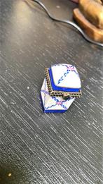 Magnifique ancien pilulier en porcelaine, Ophalen