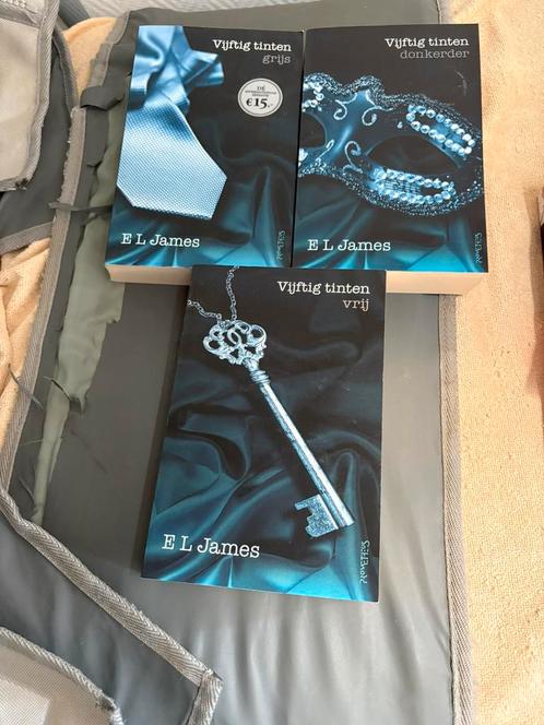 E.L. James - Vijftig tinten grijs 4 stuks, Boeken, Literatuur, Zo goed als nieuw, Amerika, Ophalen