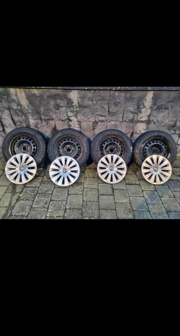 Ensemble de 4 roues hiver avec enjoliveurs VW neufs beschikbaar voor biedingen