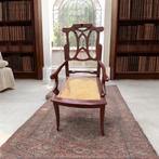 Antieke armstoel met verstelbare rugleuning & rieten zitting, Huis en Inrichting, Stoelen, Ophalen, Riet of Rotan