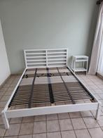 Bed (140cm) + lattenbodems +nachttafeltje.Nieuwstaat, Enlèvement, Comme neuf