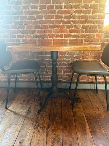 Tables de bistrot en bois, Enlèvement