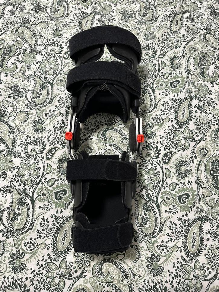 kniebrace merk Spronken Orthopedie, Diversen, Braces, Nieuw, Ophalen