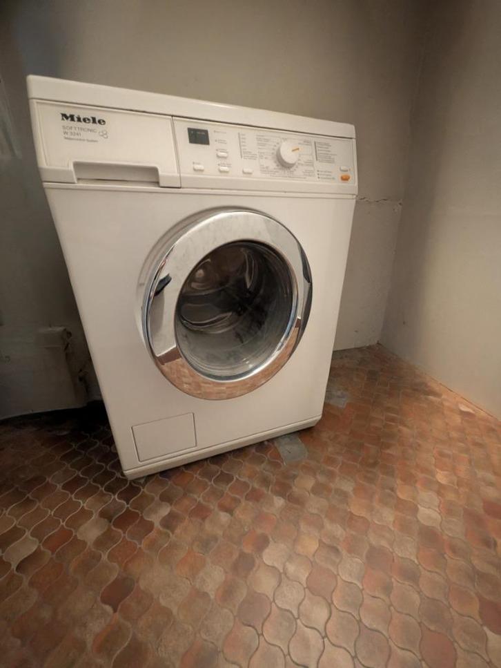 Machine à laver Miele Softtronic W 3241, Elektronische apparatuur, Wasmachines, Gebruikt, Voorlader, 6 tot 8 kg, 85 tot 90 cm