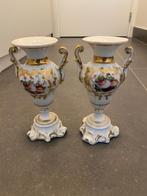 2 vazen vaas Vieux Bruxelles porselein porcelaine vases, Antiek en Kunst, Ophalen