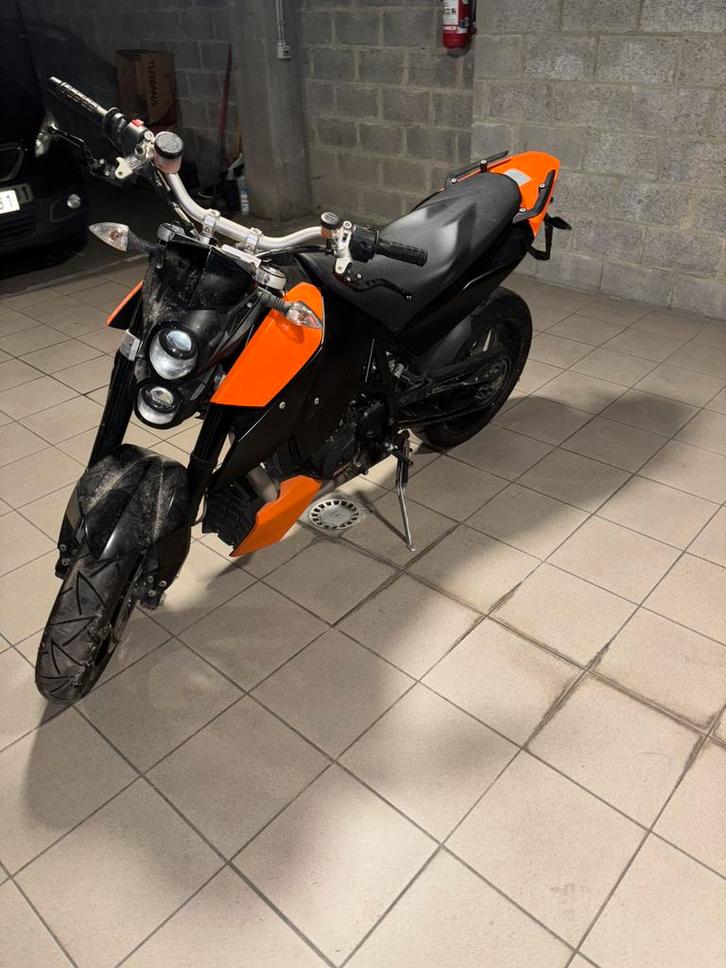 Moto KTM Duke 690 lees de beschrijving doe een bod, Motoren, Motoren | KTM, Particulier, SuperMoto, 2 cilinders, Minimaal motorrijbewijs A2