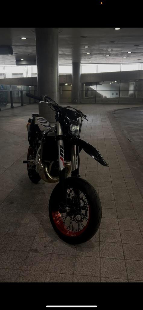 Husqvarna Te250i 2019, Motoren, Motoren | Husqvarna, Particulier, SuperMoto, 12 t/m 35 kW, 1 cilinder, Minimaal motorrijbewijs A2