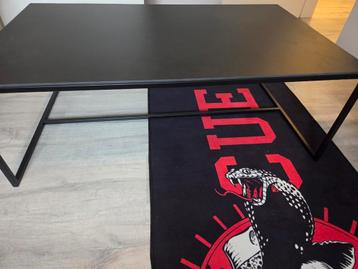 Keramische Stevige salon tafel . Kan tegen  warmte ! beschikbaar voor biedingen