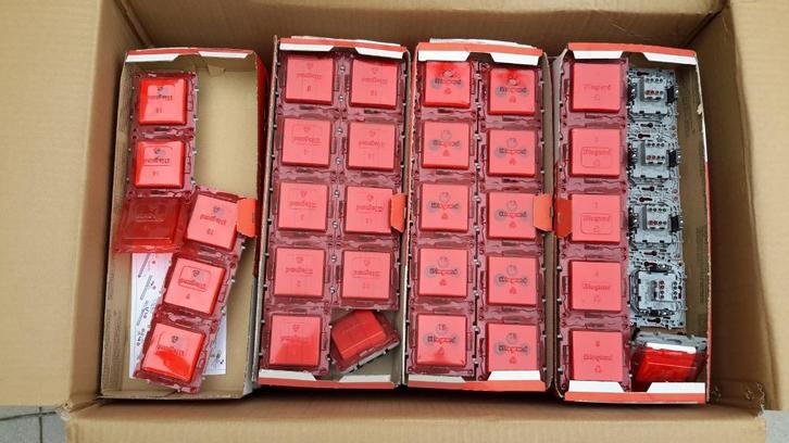 Lot / partij LEGRAND ( NIEUW ), Doe-het-zelf en Bouw, Elektriciteit en Kabels, Nieuw, Schakelaar, Ophalen of Verzenden