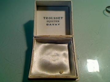 Ancienne boîte à bijou Trousset à Bavay