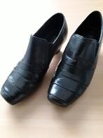 Donker grijze dames schoenen, Enlèvement