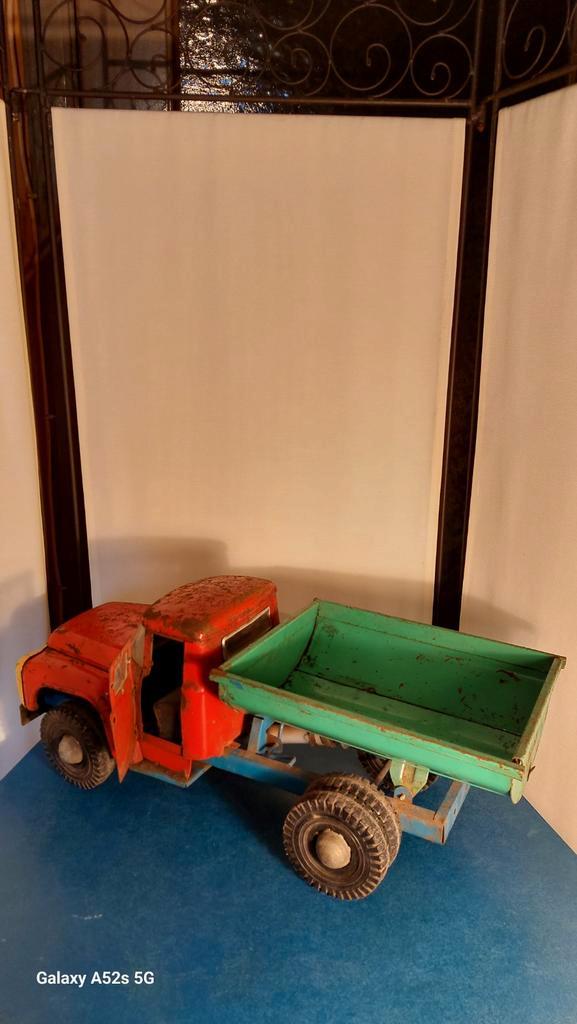 Grand camion à benne ancienne en métal., Collections, Jouets, Utilisé, Enlèvement ou Envoi