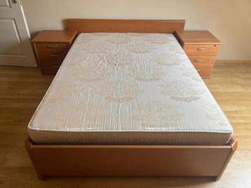 Tweepersoonsbed met Auping-bodem, incl. matras beschikbaar voor biedingen