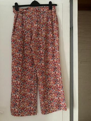„Zoumba” broek beschikbaar voor biedingen