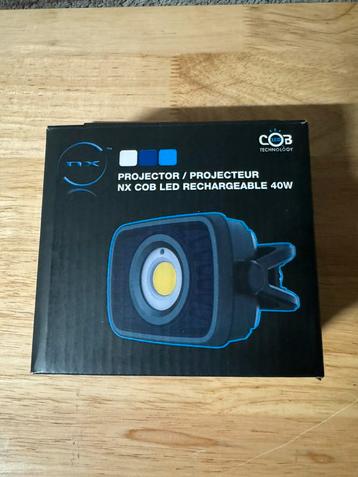 Projecteur Led rechargeable  disponible aux enchères