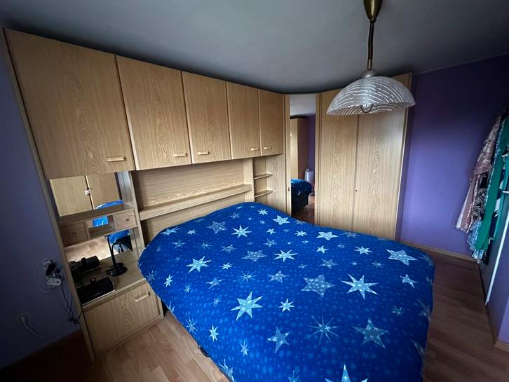 Volledige slaapkamer-kast in houtkleur – veel opbergruimte, Huis en Inrichting, Slaapkamer | Complete slaapkamers, Zo goed als nieuw