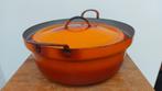 Gietijzeren kookpot. Oranje/rood/rond/32cm bij 13cm, Huis en Inrichting, Keuken | Potten en Pannen, Ophalen of Verzenden, Gebruikt