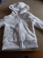 Pull Veste blanc à capuche. Taille 92 (2 ans), Kinderen en Baby's, Kinderkleding | Maat 92, Ophalen, Jongen of Meisje, Trui of Vest