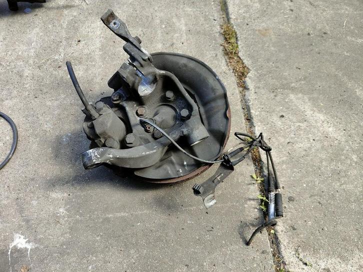 Fusee rechts met remklauw en schijf  BMW 5 serie E39 535 i 5, Auto-onderdelen, Ophanging en Onderstel, BMW, Gebruikt, Ophalen of Verzenden