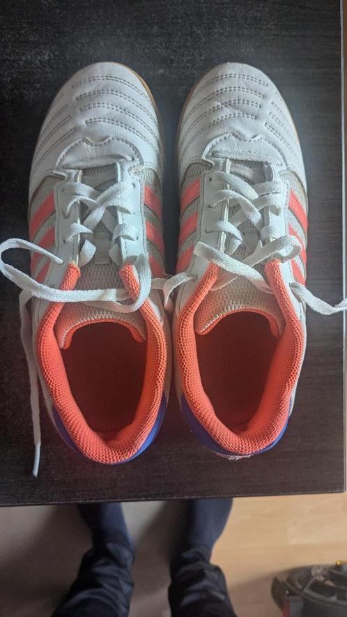 Chaussures Futsal Adidas Sala 37 comme neuves, Sports & Fitness, Football, Comme neuf, Chaussures, Enlèvement ou Envoi