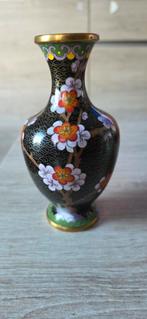 Mooie Chinese cloisonnevaas van 16 cm hoog., Antiek en Kunst, Ophalen