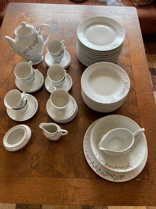 Service a manger en porcelaine LUBIANA, Antiek en Kunst, Antiek | Servies compleet, Ophalen