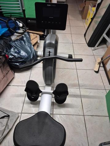 Roeimachine flowfitness beschikbaar voor biedingen