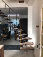 Vintage stalen binnentrap - L-vorm - houten treden, Doe-het-zelf en Bouw, Ophalen, Trap