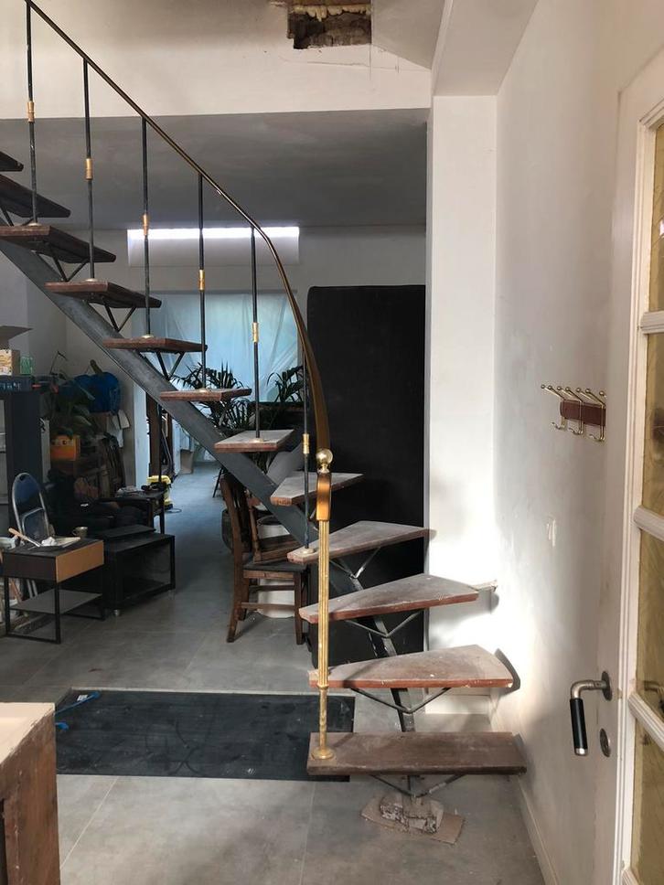 Vintage stalen binnentrap - L-vorm - houten treden, Doe-het-zelf en Bouw, Ladders en Trappen, Trap, Ophalen