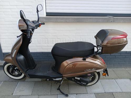 Venesi Bella 50 Cc B- klasse Vespa look-a-like, Fietsen en Brommers, Brommers | Overige merken, Ophalen