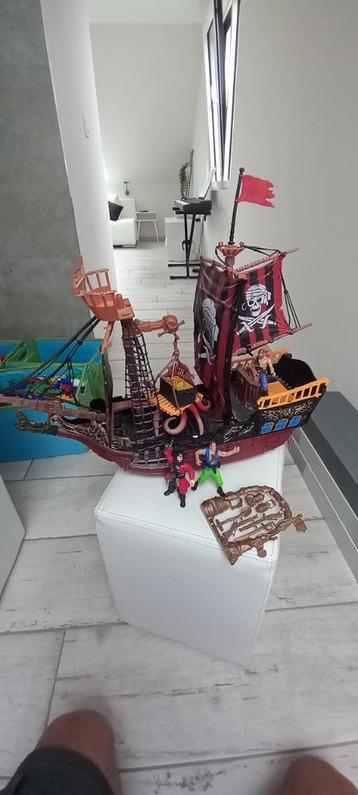 Jouet grand bateau pirate