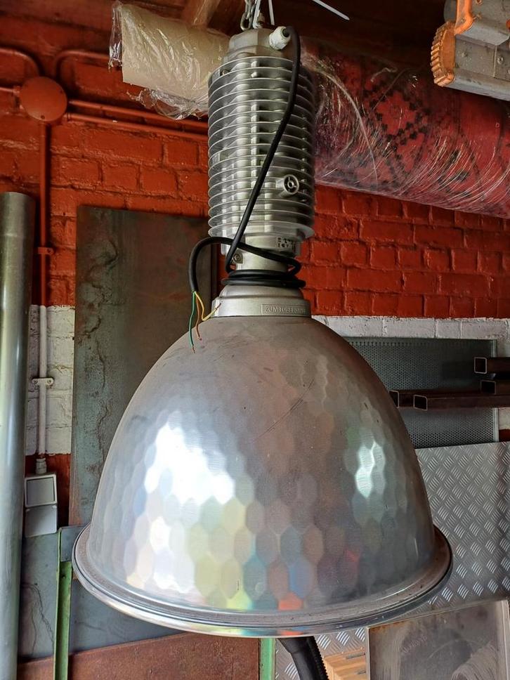 Lampes industrielles ZUMTOBEL STAFF grands modèles, Maison & Meubles, Lampes | Suspensions, Comme neuf, 75 cm ou plus, Métal, Enlèvement