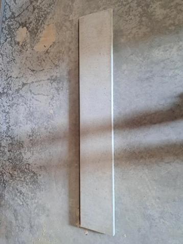 1 betonplaat 180 x 30 x 3,5 cm beschikbaar voor biedingen