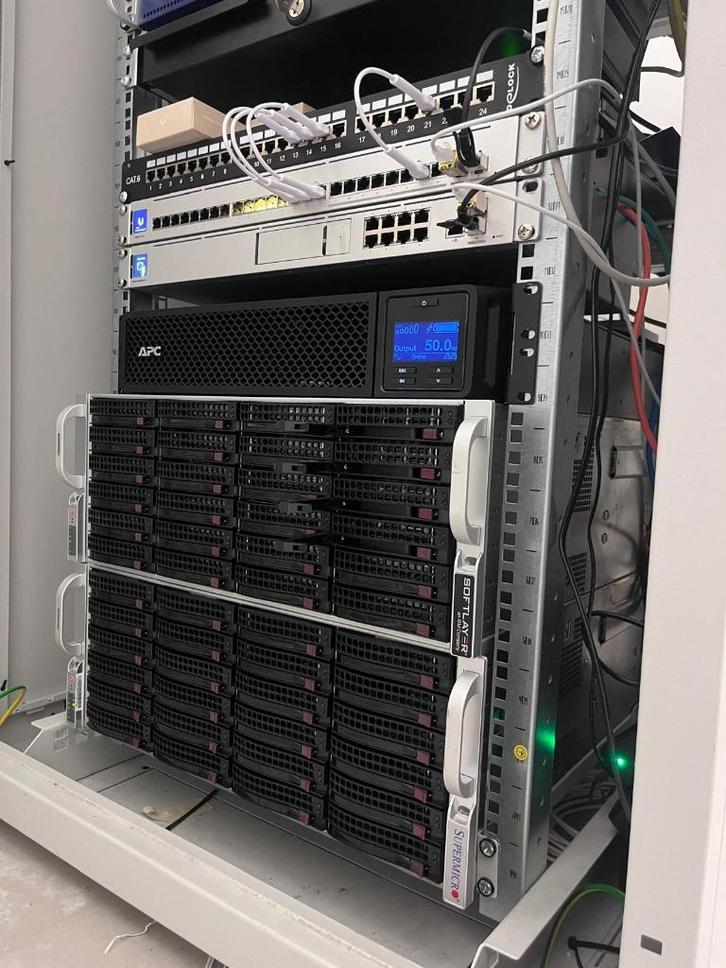 APC SRT3000RMXLI 3kVA + 2 batterie et carte réseau, Computers en Software, Noodvoedingen (UPS), Zo goed als nieuw, Ophalen of Verzenden