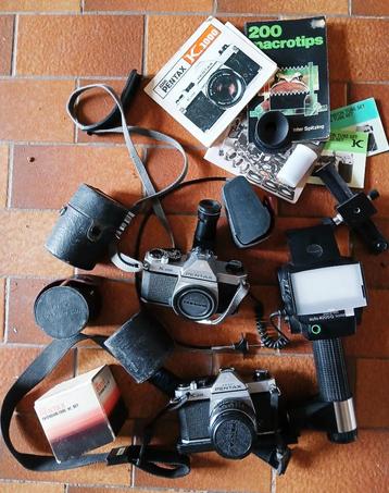 2 x Pentax K1000 & 3 lenses & accessoires beschikbaar voor biedingen