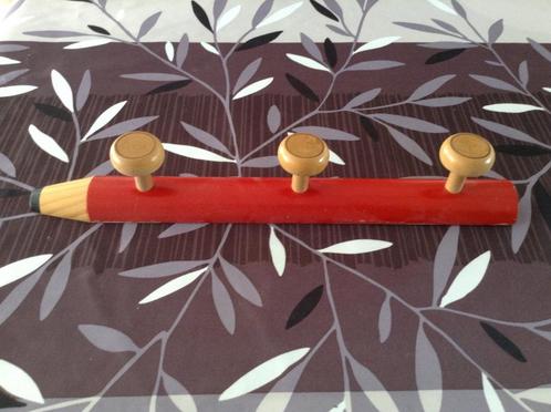 Houten rood potlood kinderkapstokje (5x39 cm), Kinderen en Baby's, Kinderkamer | Inrichting en Decoratie, Zo goed als nieuw, Kapstokje